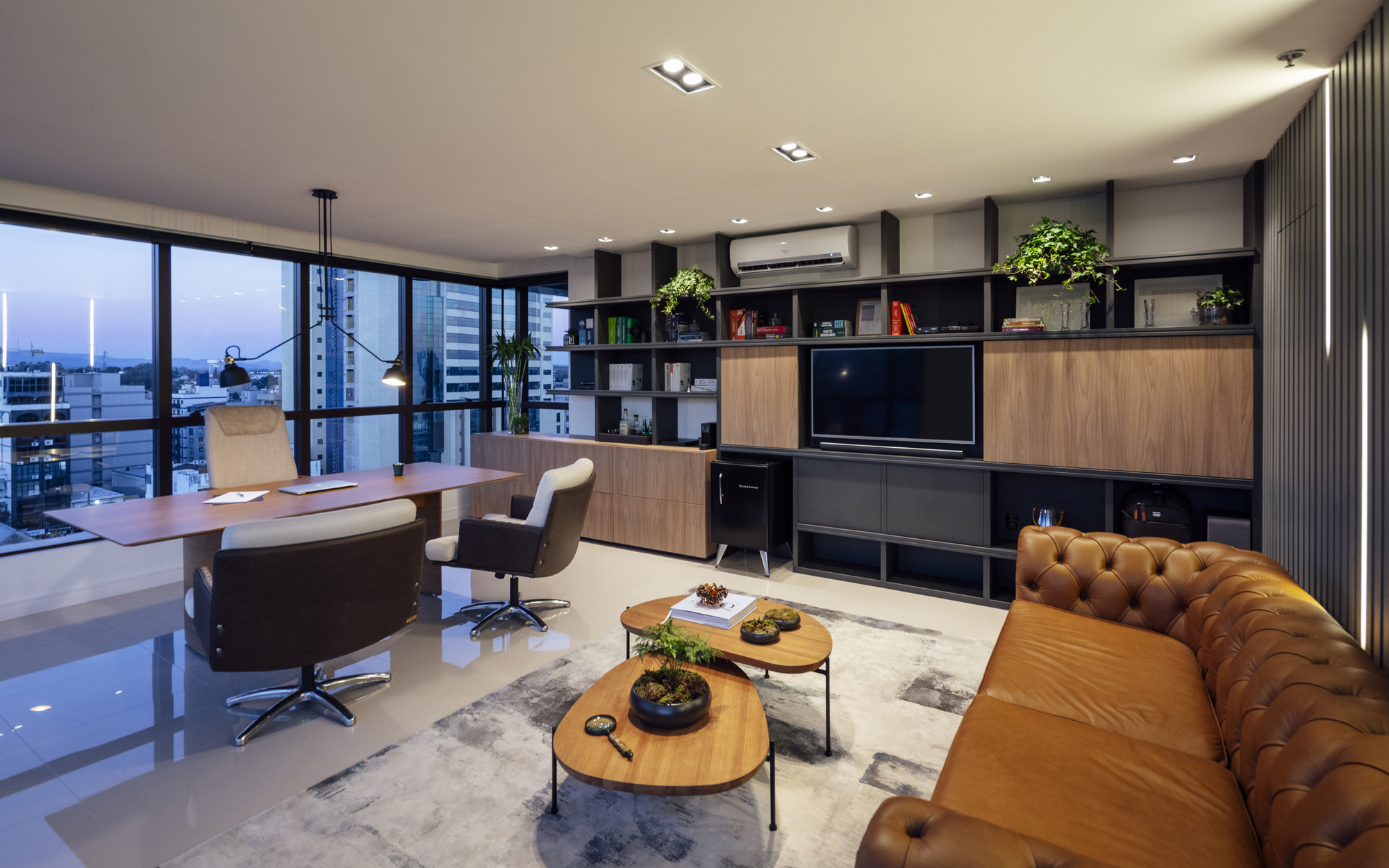 <p>Na DL Mais você pode escolher todos os detalhes dos móveis do seu escritório ou sala comercial. Entre em contato com um de nossos consultores. Estamos à sua espera!</p>
